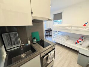 1 habitación, wifi y ropa de cama