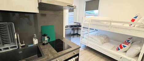 1 室のベッドルーム、WiFi、ベッドシーツ