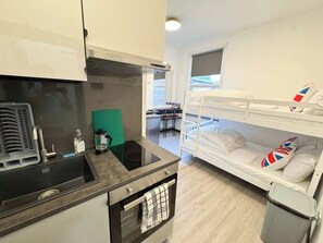 1 bedroom, WiFi, bed sheets