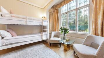 5 bedrooms, WiFi