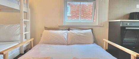 1 bedroom, WiFi, bed sheets