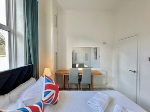 2 多间卧室、WiFi、床单