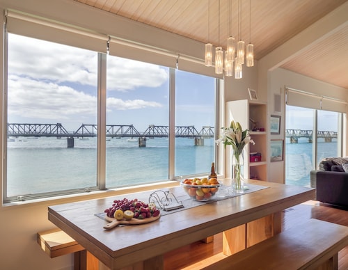 The Boatshed - Tauranga City's tranquil hideaway