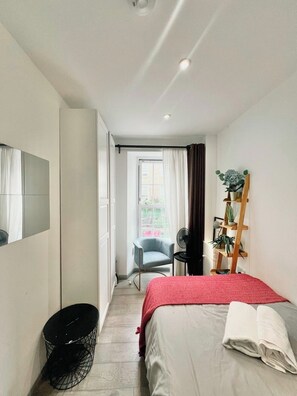 2 室のベッドルーム、WiFi