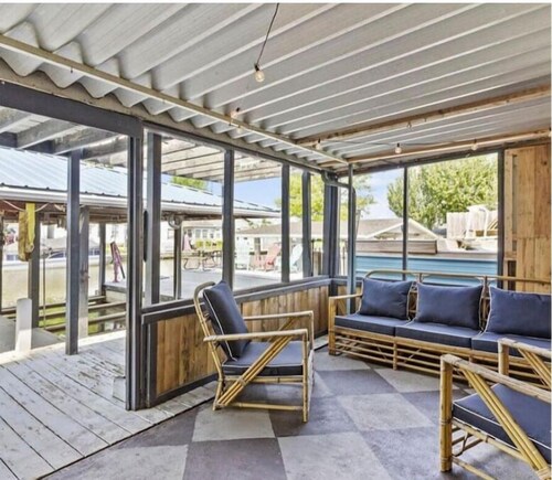 Boat dock-Waterfront-Hot tub on Indian Lake