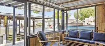 Boat dock-Waterfront-Hot tub on Indian Lake