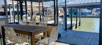 Boat dock-Waterfront-Hot tub on Indian Lake