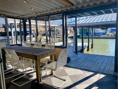 Boat dock-Waterfront-Hot tub on Indian Lake