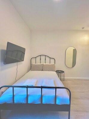 1 habitación, wifi y ropa de cama