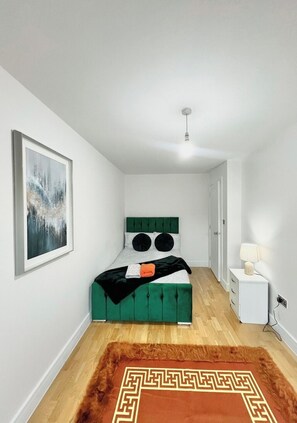 2 多间卧室、WiFi、床单