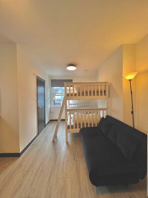 1 habitación, wifi y ropa de cama