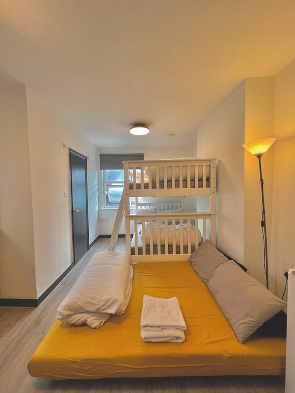 1 habitación, wifi y ropa de cama