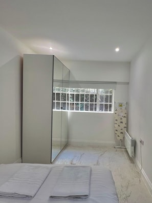 1 habitación, wifi y ropa de cama