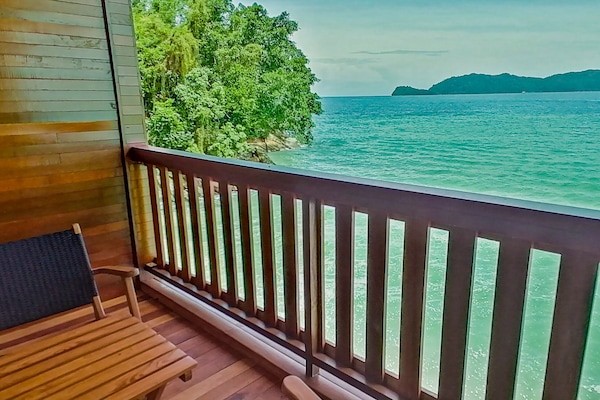 Habitación Deluxe con 1 cama matrimonial o 2 individuales, balcón, vista al mar | Caja de seguridad en la habitación