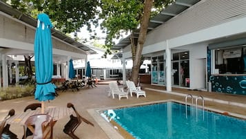 Kolam renang terbuka