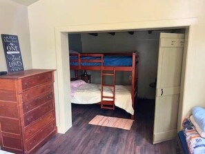 2 chambres, accès au Wi-Fi (inclus), literie fournie