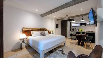 Deluxe Studio, Ground Floor | In-room safe, soundproofing, iron/ironing board, free WiFi