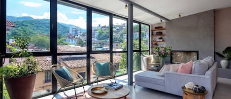 Luxury Penthouse, Balcony, Mountain View