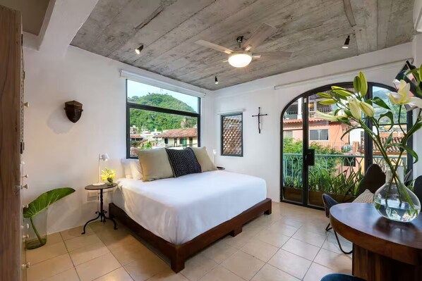 Deluxe Studio, Mountain View, Tower | In-room safe, soundproofing, iron/ironing board, free WiFi