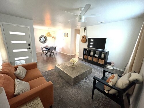 Cozy Arose (VRBO)- walk to the square and trails!
