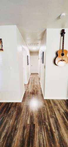 Cozy Arose (VRBO)- walk to the square and trails!
