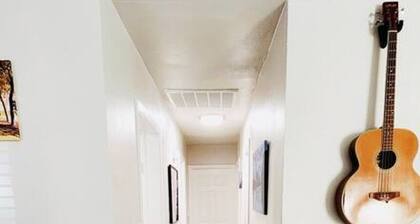 Cozy Arose (VRBO)- walk to the square and trails!