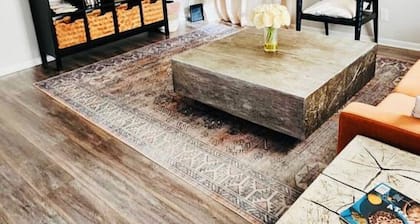 Cozy Arose (VRBO)- walk to the square and trails!