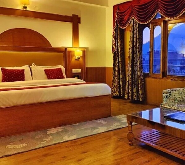 Family Suite, Balcony, Mountain View