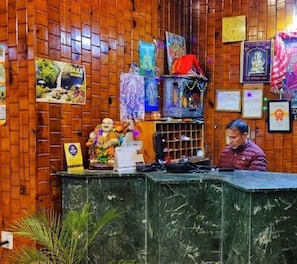 Quầy tiếp tân
