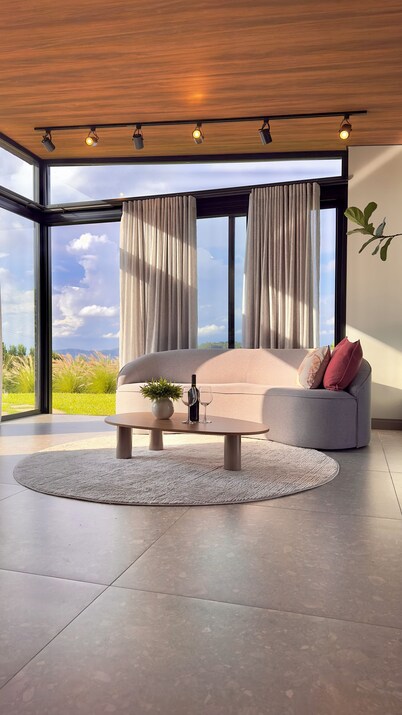 Cozy house in the countryside of Garibaldi near wineries and restaurants