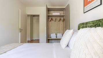 3 habitaciones, tabla de planchar con plancha, wifi y ropa de cama