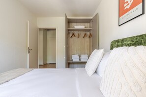 3 室のベッドルーム、アイロン / アイロン台、WiFi、ベッドシーツ