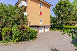 A two-story building with a parking area in front. - Blueground | Adliswil, view, nr Zurich Zoo (Zurich)