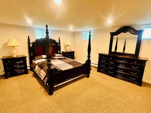 3 bedrooms, desk, iron/ironing board, free WiFi
