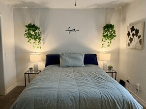 3 dormitoris, escriptori, planxa i posts de planxar i wifi gratuïta