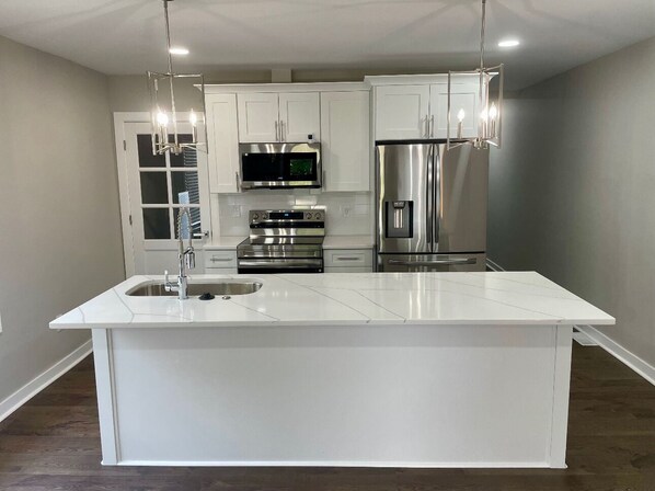 Private kitchen - Charming fully renovated 2bdrm/2 bth + Bonus/Flex room townhome near Irvington (Indianapolis)