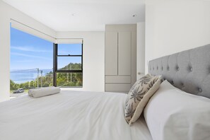 5 bedrooms, WiFi, bed sheets