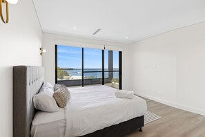 5 bedrooms, WiFi, bed sheets