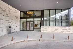 تفاصيل الفندق من الخارج