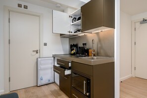Refrigerador, microondas, lavavajillas, cafetera/tetera