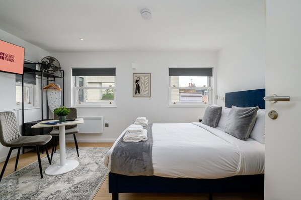 Iron/ironing board, internet, bed sheets