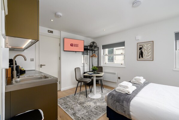1 bedroom, iron/ironing board, internet, bed sheets