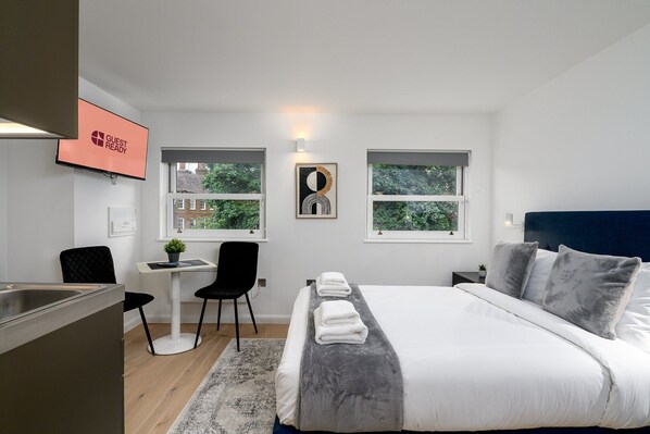 Iron/ironing board, internet, bed sheets