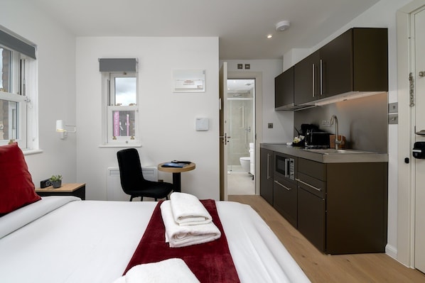 1 bedroom, iron/ironing board, internet, bed sheets