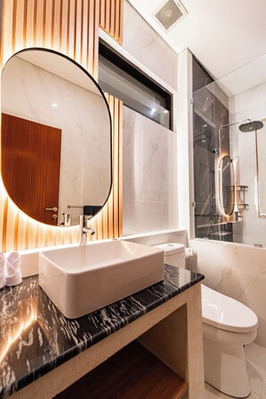 Comfort-Villa, Balkon | Badezimmer