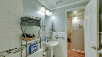 Shower, hair dryer, towels