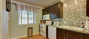 The Homestead | Luxury-Cozy 2BR Apartments Near SFA & Historic Downtown Nacogdoc