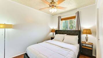 2 bedrooms, desk, iron/ironing board, WiFi