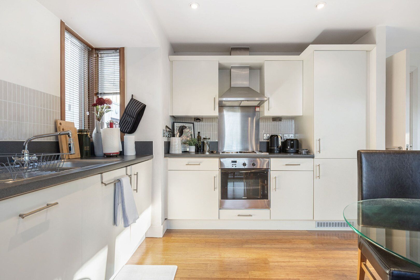 Fridge, microwave, oven, coffee/tea maker