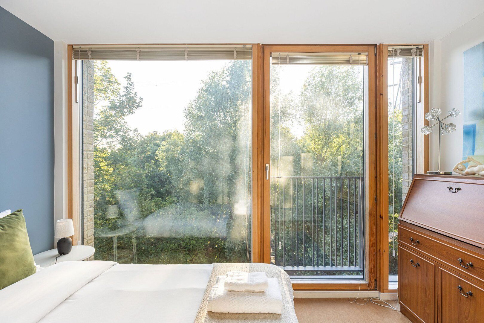 2 bedrooms, desk, iron/ironing board, internet